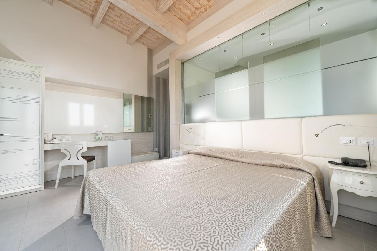 Hotel Sheila ลิโดดิเยโซโล ภายนอก รูปภาพ