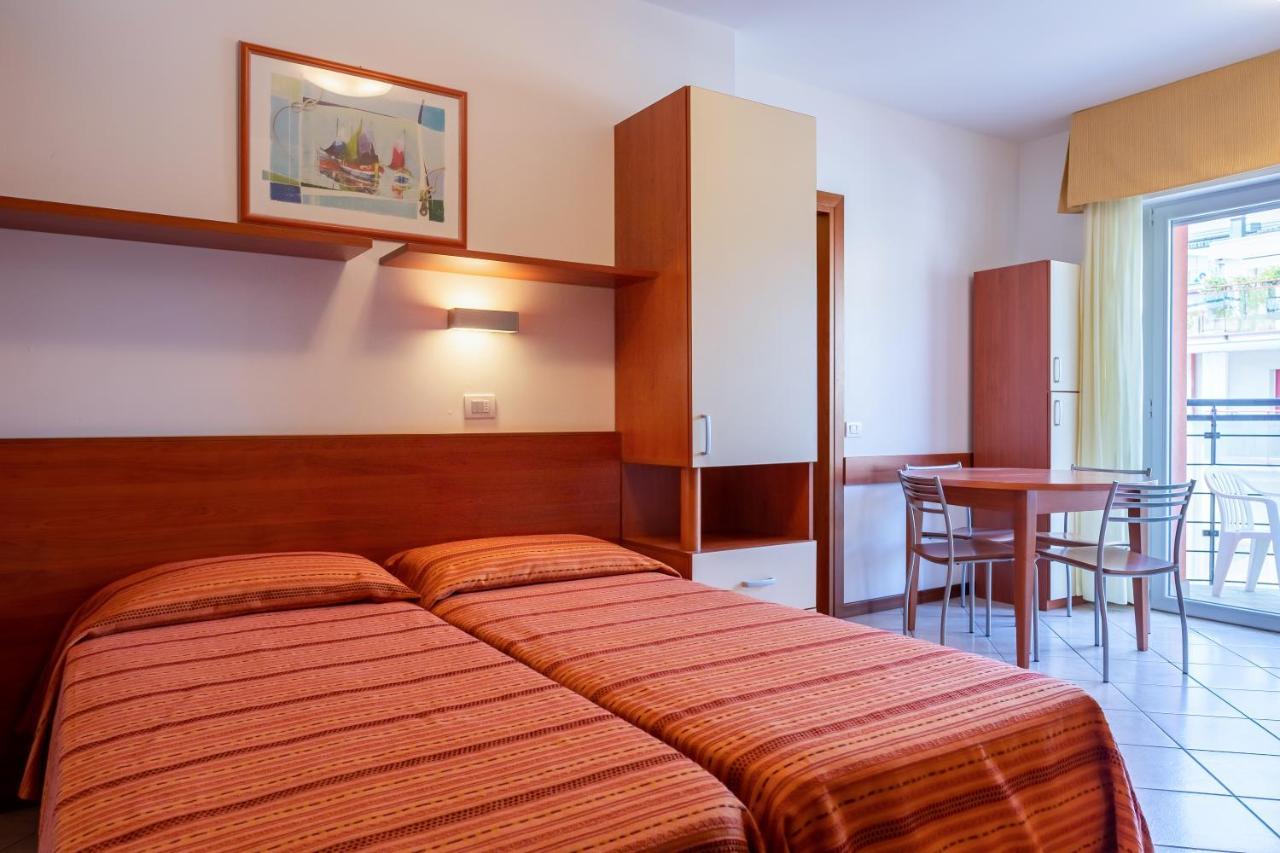 Hotel Sheila ลิโดดิเยโซโล ภายนอก รูปภาพ