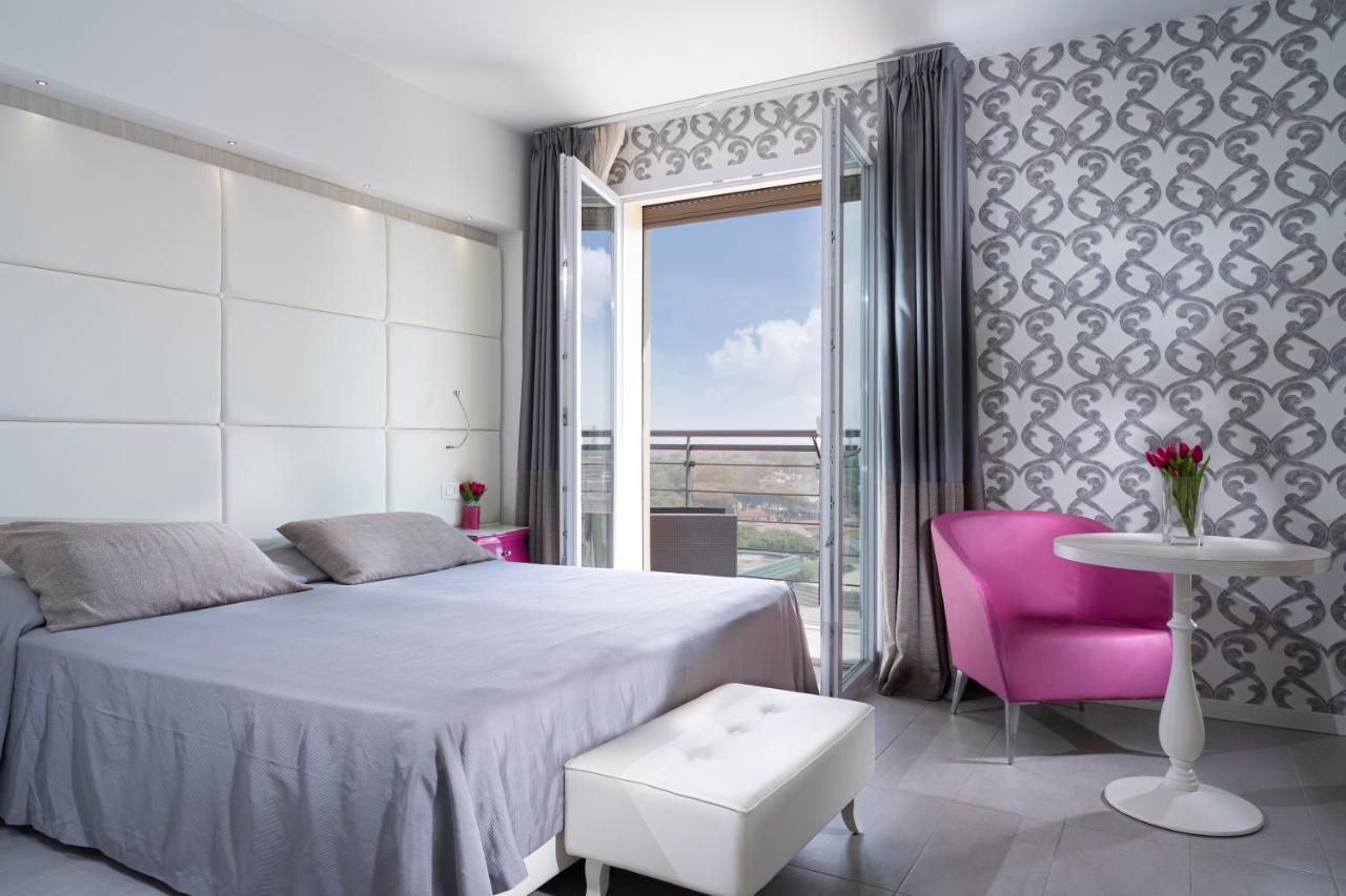 Hotel Sheila ลิโดดิเยโซโล ภายนอก รูปภาพ