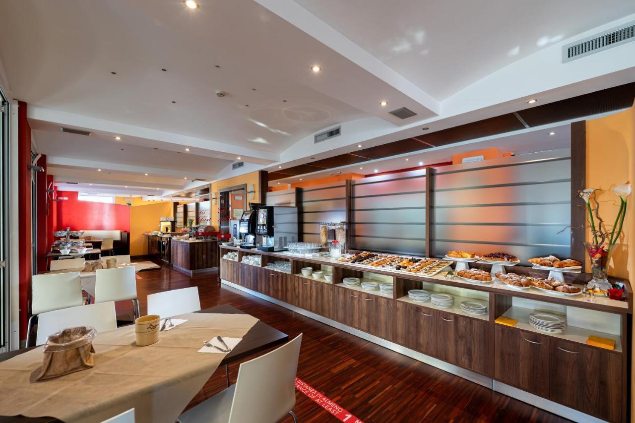 Hotel Sheila ลิโดดิเยโซโล ภายนอก รูปภาพ